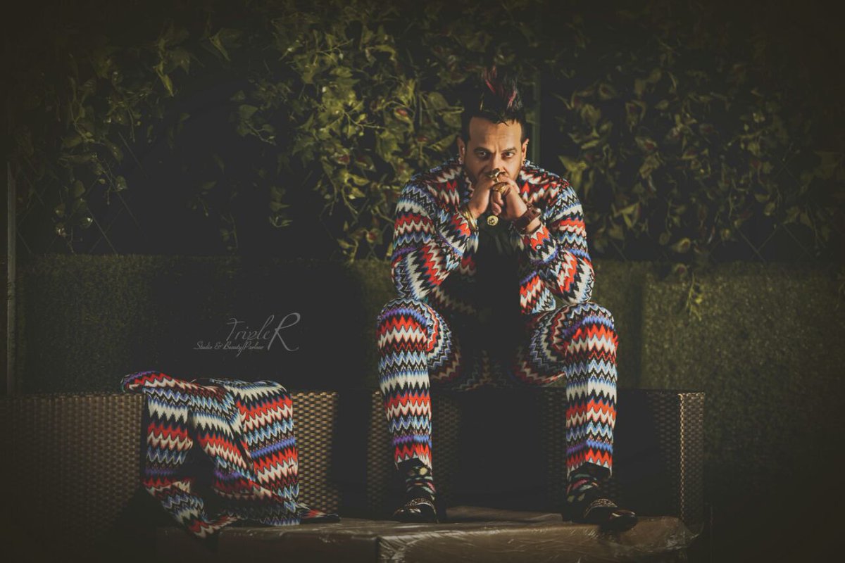 tripleaarstudio's tweet photo. B Jazzy Brand 
Thanks Bhaji @JazzyB and @GogaDhaliwal  for inviting me to Capture beautiful Moments..
Triple R Studio &amp; Beauty Parlour. https://t.co/iFuWw3pTnZ
