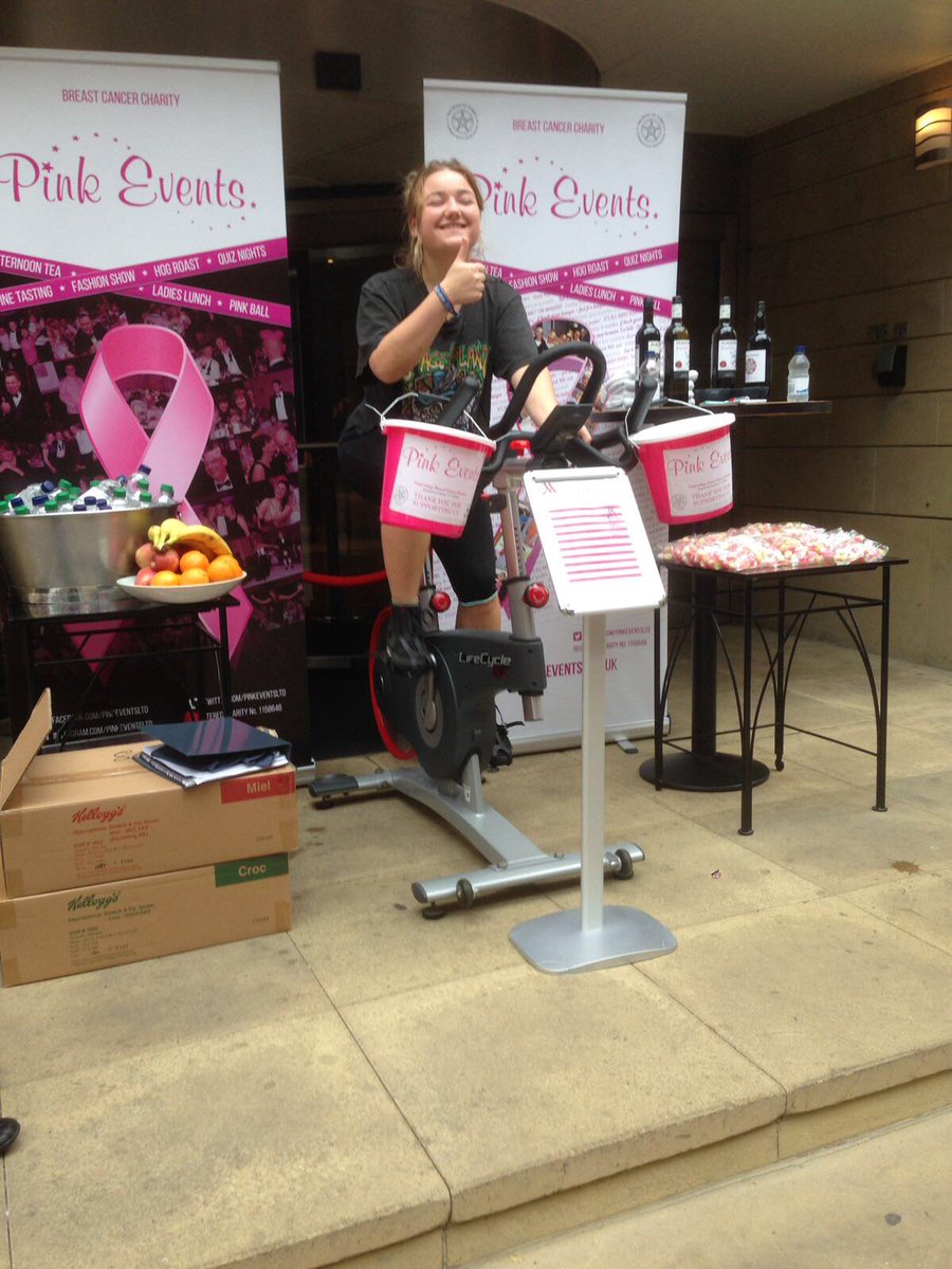 PinkEventsLtd's tweet image. #AutumnIsComing but the staff at @leedsmarriott are keeping warm with a bike ride to support our charity #charity #leeds #FUNdraising