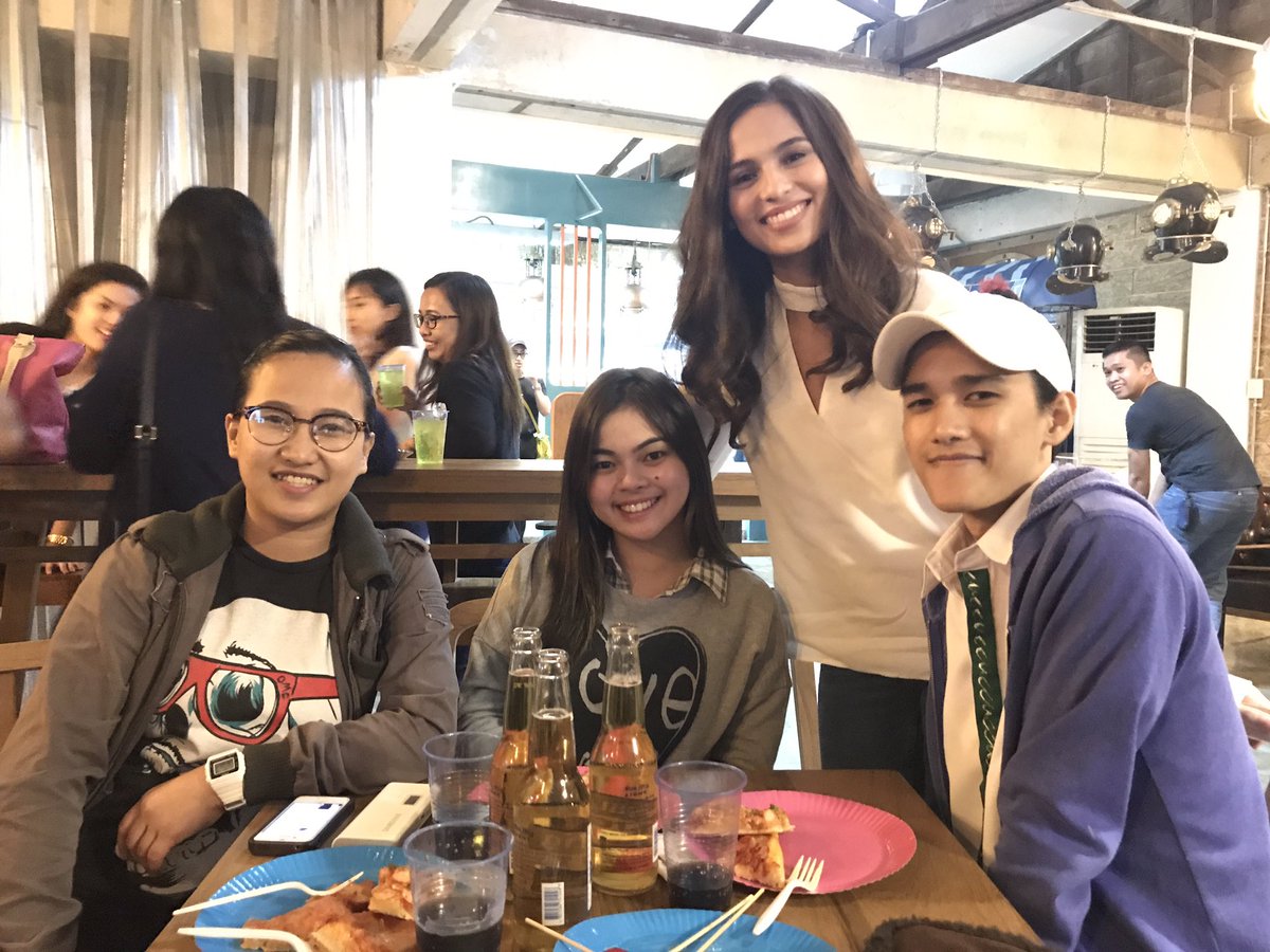 D5StudioPH's tweet photo. #FSViewingParty Contest winners with Izabel @jascurtissmith 😍 #ForeverSucks3 #D5Studio https://t.co/1K82GO4tMl