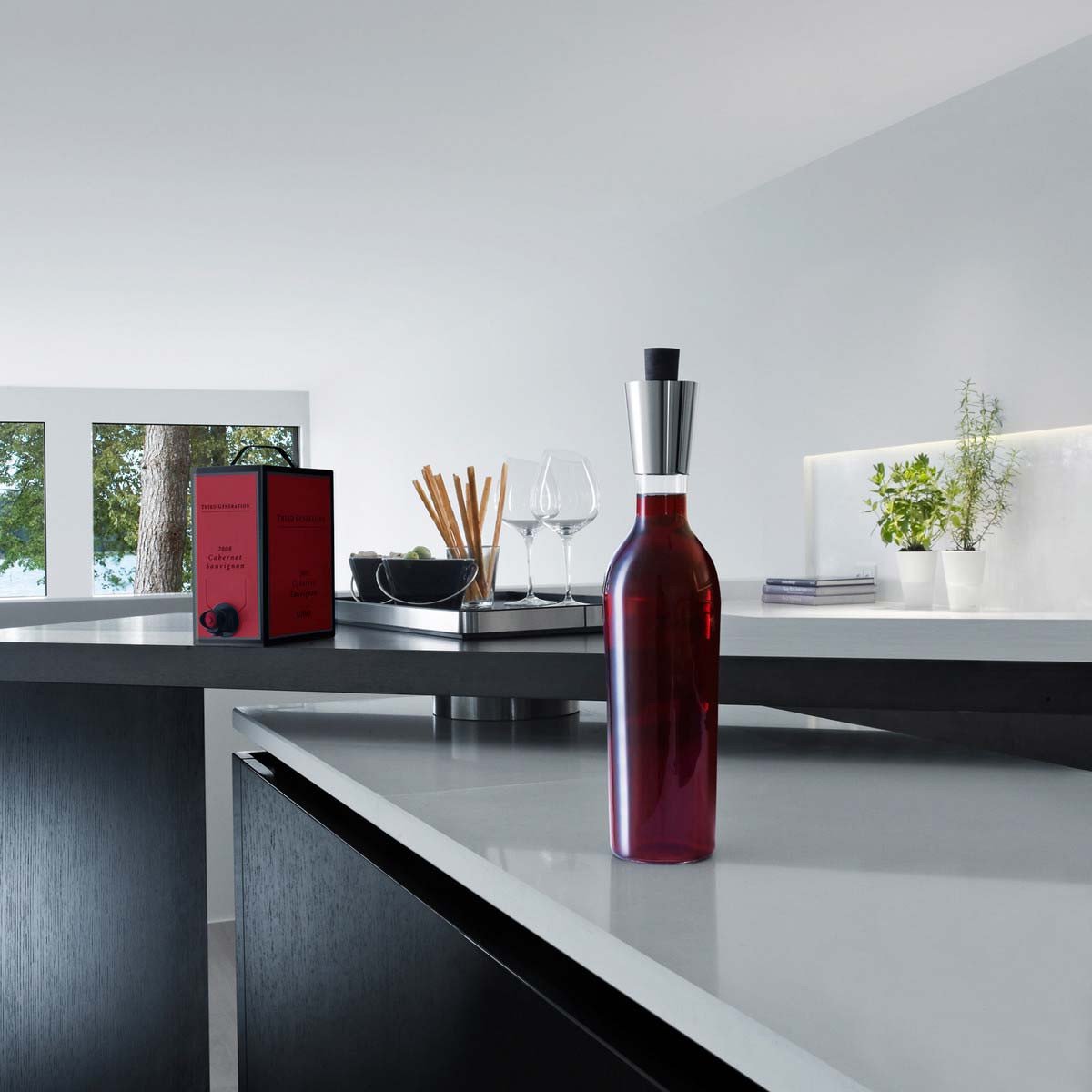 Serve boxed wine in style with this Bag-in-Box Carafe from <a href="/EvasoloOfficial/">Eva Solo</a>

> bit.ly/2wo1UAo