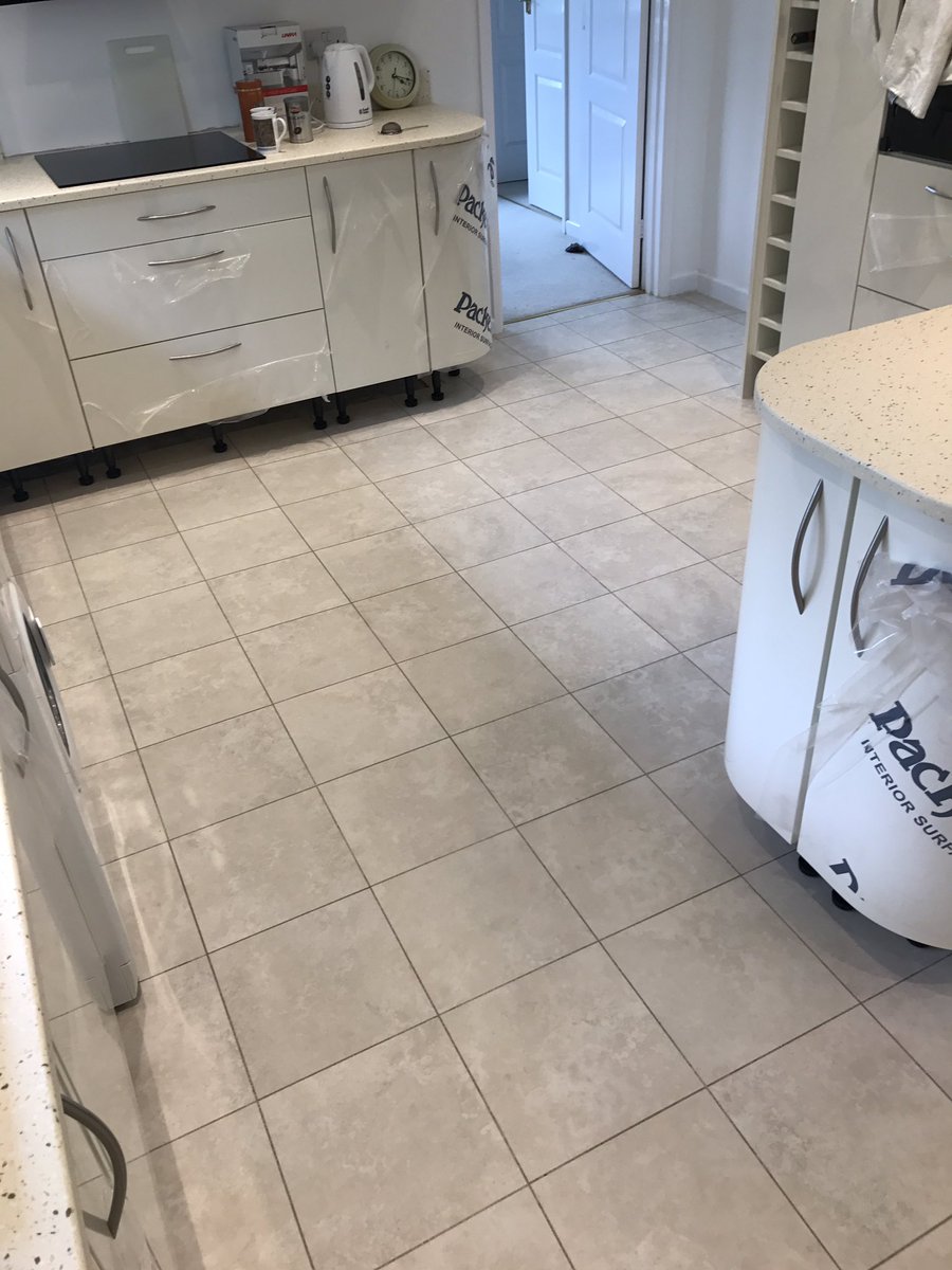 floor_show's tweet photo. Kitchen fitted in karndean knight tile "balin tone" #karndean #floorshow https://t.co/qcHEqtnKi8