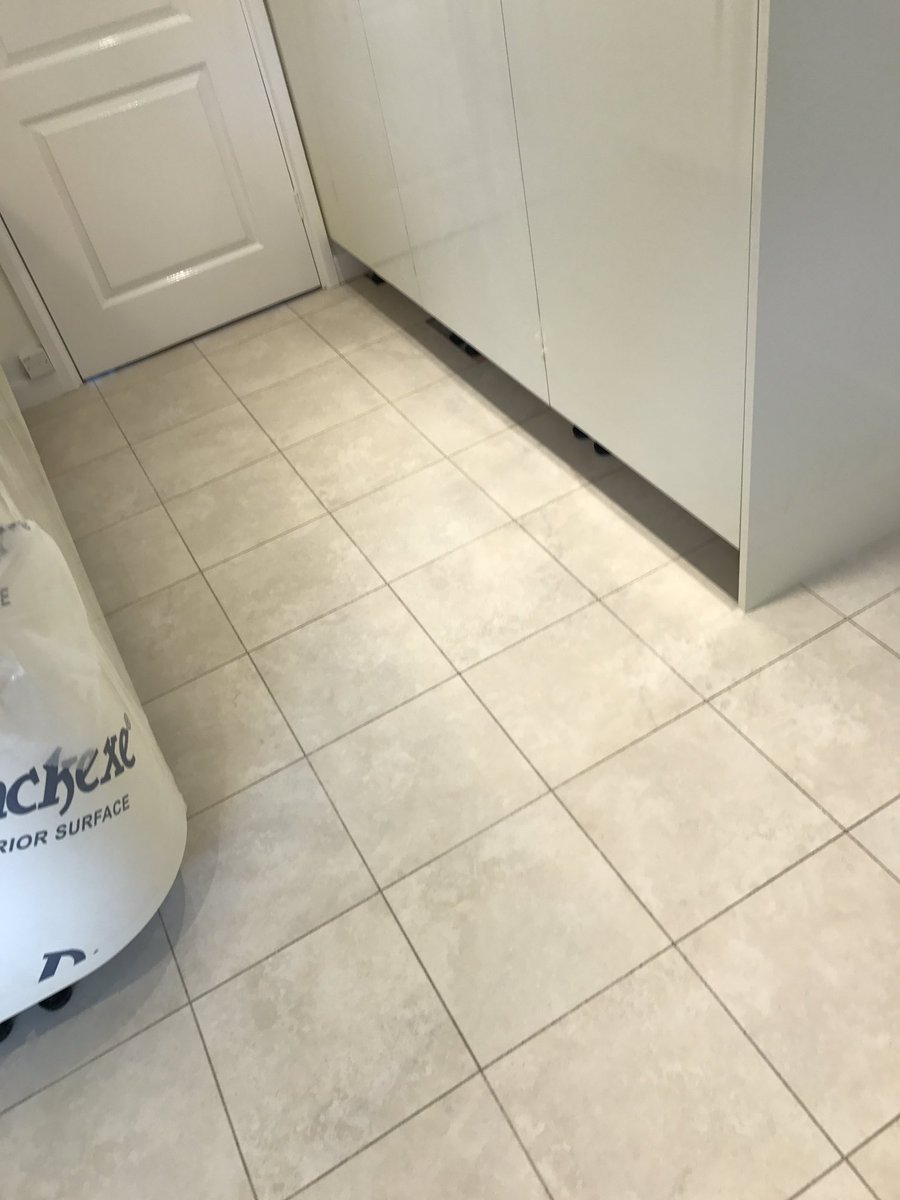 floor_show's tweet photo. Kitchen fitted in karndean knight tile "balin tone" #karndean #floorshow https://t.co/qcHEqtnKi8
