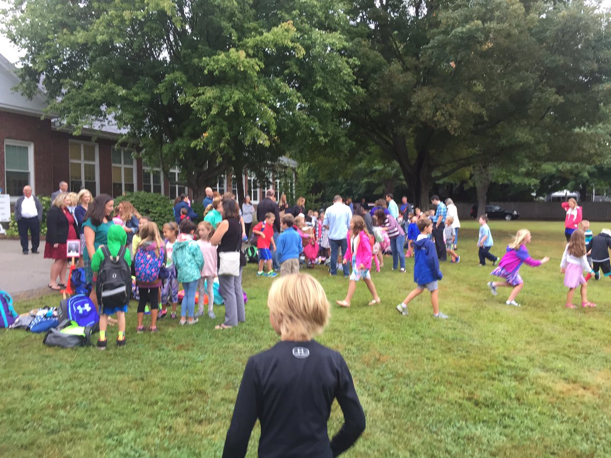 BukerSchool's tweet photo. Happy students, staff and parents! A great start to our year. #bukercommunity https://t.co/fynq3TUtuD