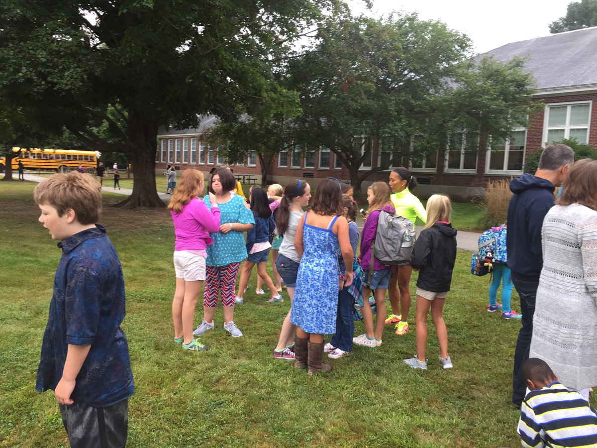 BukerSchool's tweet photo. Happy students, staff and parents! A great start to our year. #bukercommunity https://t.co/fynq3TUtuD