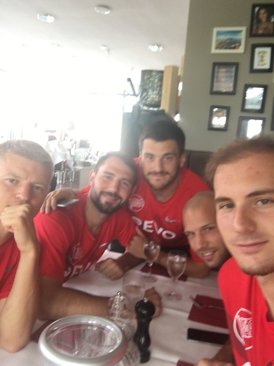 Brune445's tweet photo. @FCBayern @FranckRibery @Javi8martinez @R13_official Franck wir erwarten dich 🤙🏼🤙🏼 @theoalexi @sche_17 https://t.co/CKPAyKuxZo