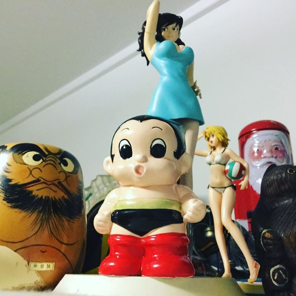 JapanesePickers's tweet photo. Astro Boy &amp; friends #ceramics #ceramictoys #piggybank #astroboy #ceramicastroboy #atomboy #japanesepickers #daruma… https://t.co/o3JibOMVZA https://t.co/DEYWJ1Zqzn