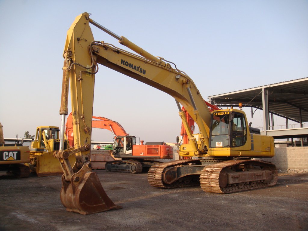 Zamzam_Auto_Co's tweet photo. #ZamzamAuto #Dubai #KOMATSU #EXCAVATOR #PC400-6 #2K06 #2006 #Trucks #Machines #Heavyequipment #Markets #Sale https://t.co/iwtkgouWcO