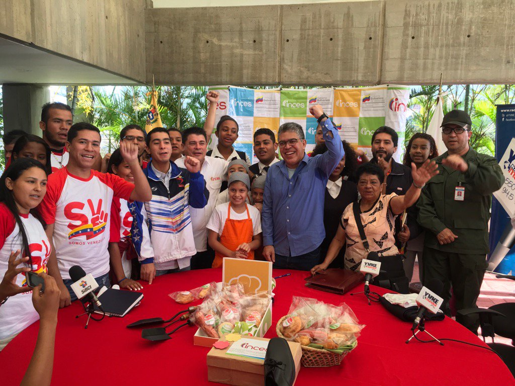 Gracias a las y los trabajadores y a la muchachada del INCES. Hoy tuvimos un #EncuentroPopular lleno de futuro!