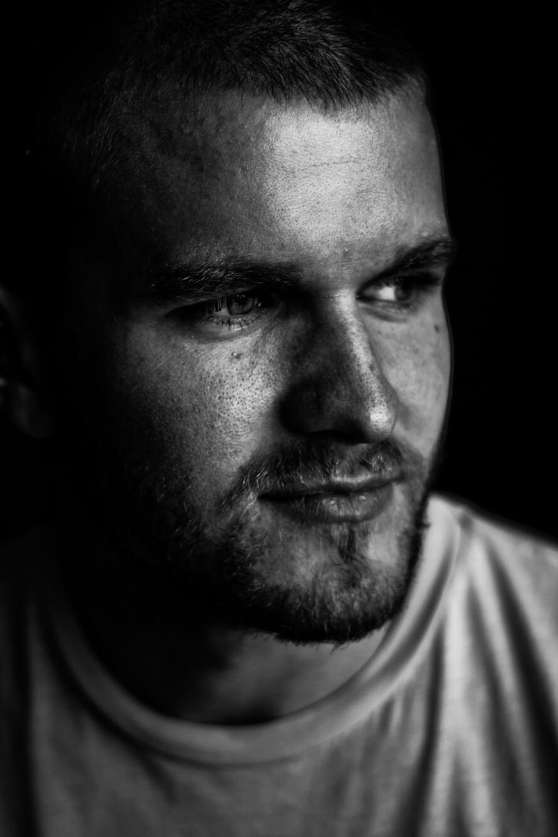 itsmatkai's tweet photo. Moody Matkai ... #Photocred @BrunchStore. #bw #portraitphotography #creativeheadshot #roughedges https://t.co/PgzSdoQ2ix