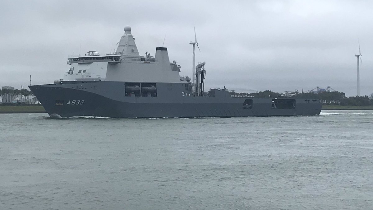 mrstorm86's tweet photo. Karel doorman onderweg naar #Rotterdam voor aan de #hollandamerikakade waar ze dit weekend te bezichtigen is tijdens de #WHD2017 https://t.co/I81v5tqRzp