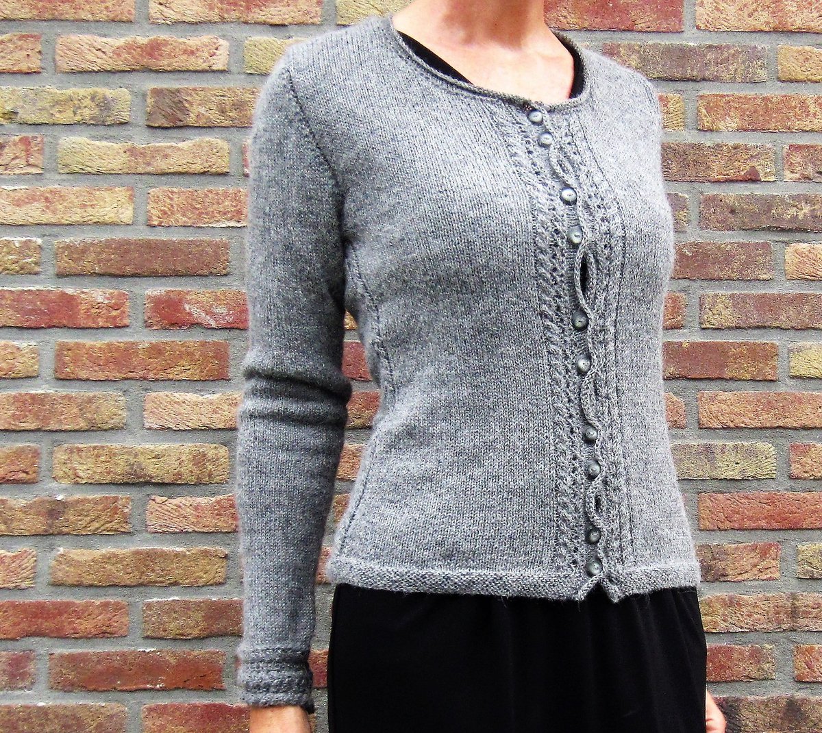 Garnstudio's tweet photo. Gorgeous #walkham #knit #cardigan by Marieke in #DROPSAlpaca https://t.co/v4UXIukaxx #dropsfan โค๏ธ https://t.co/0uAIA33lXJ