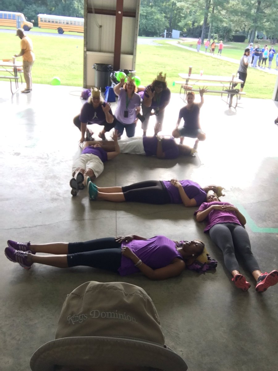 jacwoodall's tweet photo. #hesteach #hesroyaltysquad #5thgrrocks @HillpointHusky https://t.co/jd4cjZDrU6
