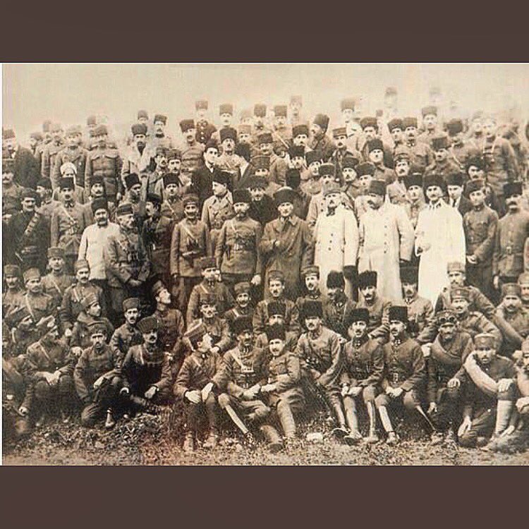 LeventUzumcu's tweet photo. Zaferin komutanları başkomutanlarının yanında birarada. #30AgustosZaferBayramimizKutluOlsun https://t.co/i0dOPaYyVb