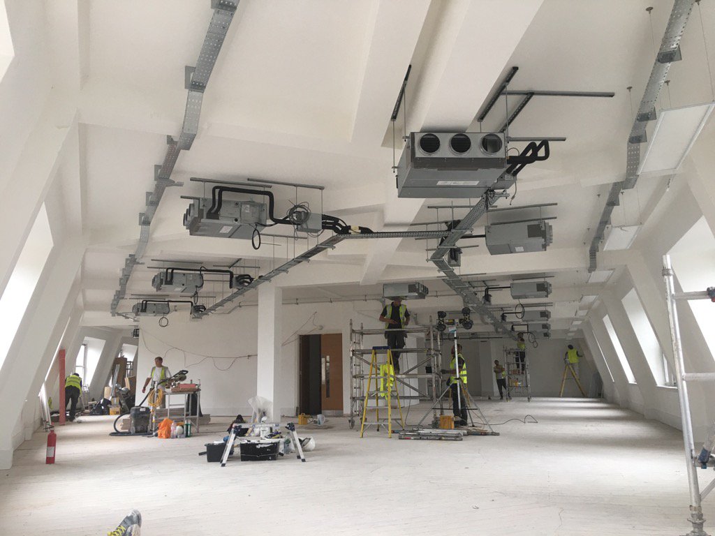 e2ukteam's tweet photo. Open plan office on City Road London, #neat #smart https://t.co/zNDp8mQT9C