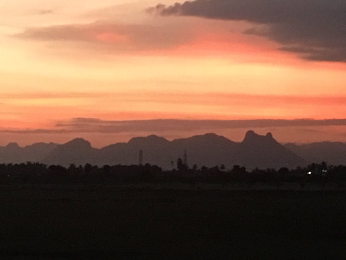 malikjamsheeth's tweet photo. Dozing beauty under a sizzling clouds #Eve #Mobileclickz https://t.co/cKXnrqMSAs