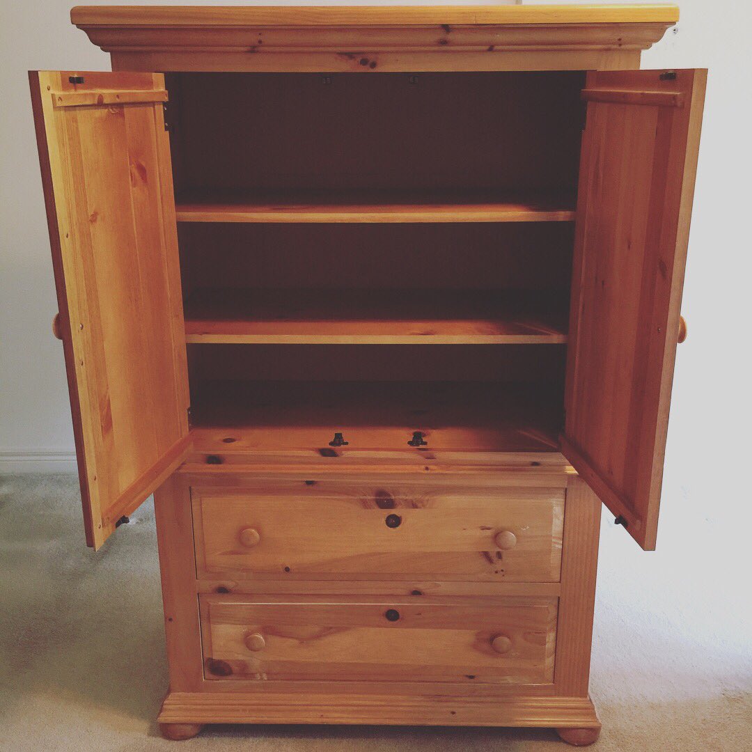 Branch_Design_'s tweet image. For sale:
$500 buffet table
$500 China cabinet
$750 Dining set
$300 Wardrobe
$150 Desk+chair
Call store 289-396-5396 or Charles 905-515-7756