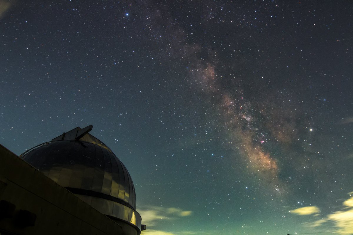 Spitzchu در توییتر 美星町星空公園の天文ドームと天の川 Spitzchu در توییتر 美星町星空公園の天文ドームと天の川