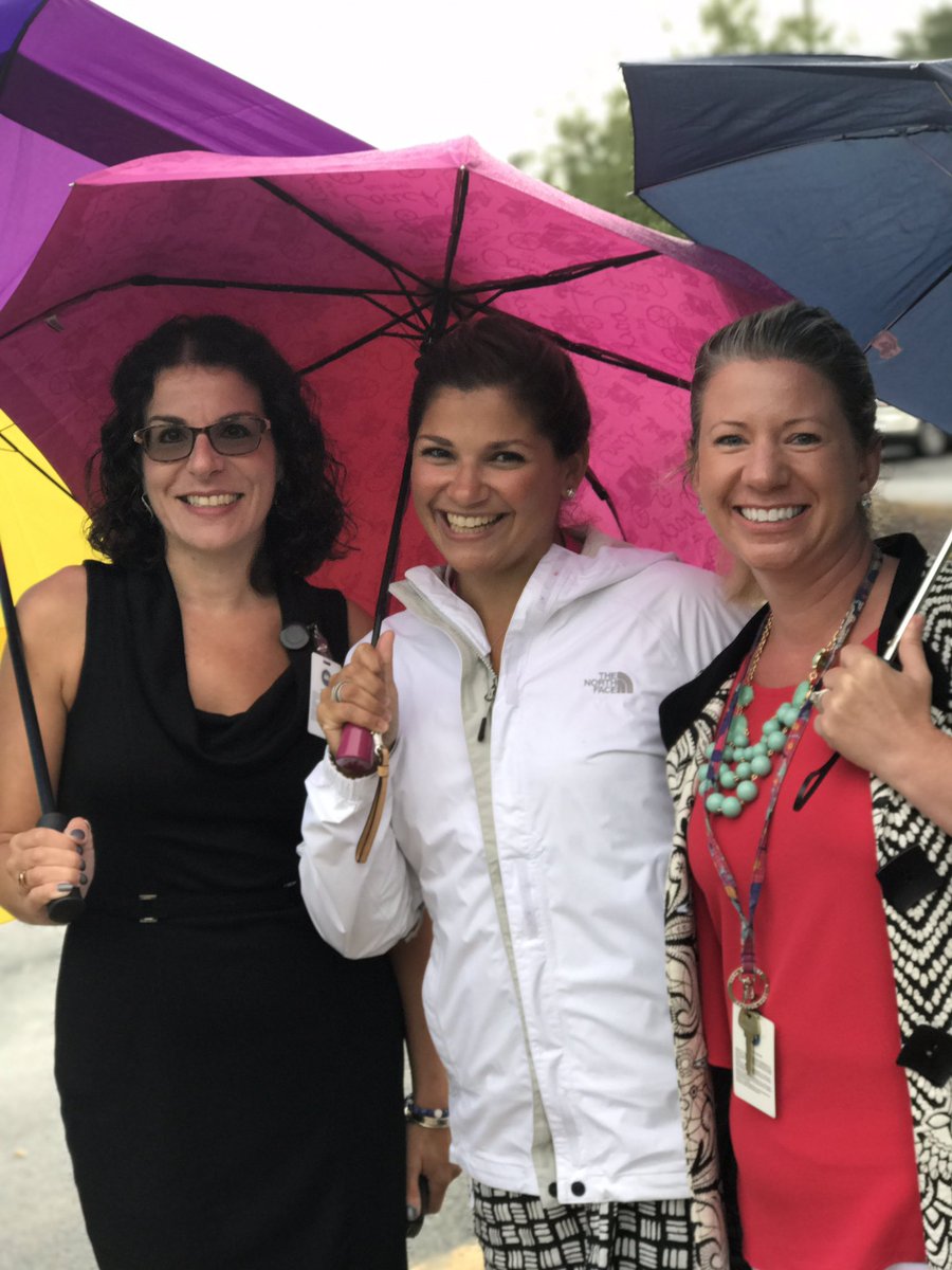 lexingtonsuper's tweet photo. Rain or shine, we are so excited to say welcome back to our Elizabeth Pole and TPS students today! #tpspride #welcomeback https://t.co/Daw5MNz59C