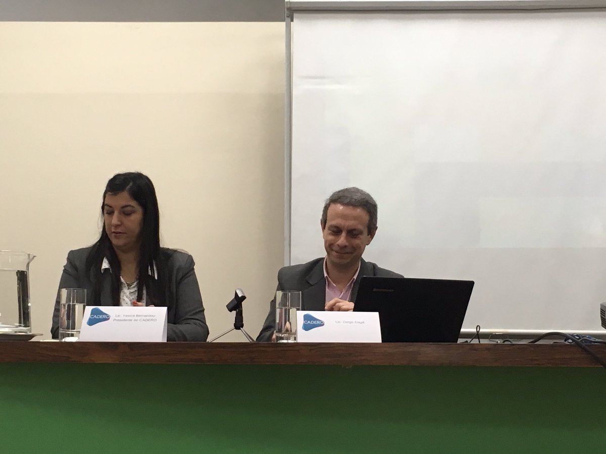 CaderoOK's tweet photo. Los oradores ya están listos para comenzar el Seminario de #ProducciónIntegral para #RadiosOnline https://t.co/i13jZok9mn