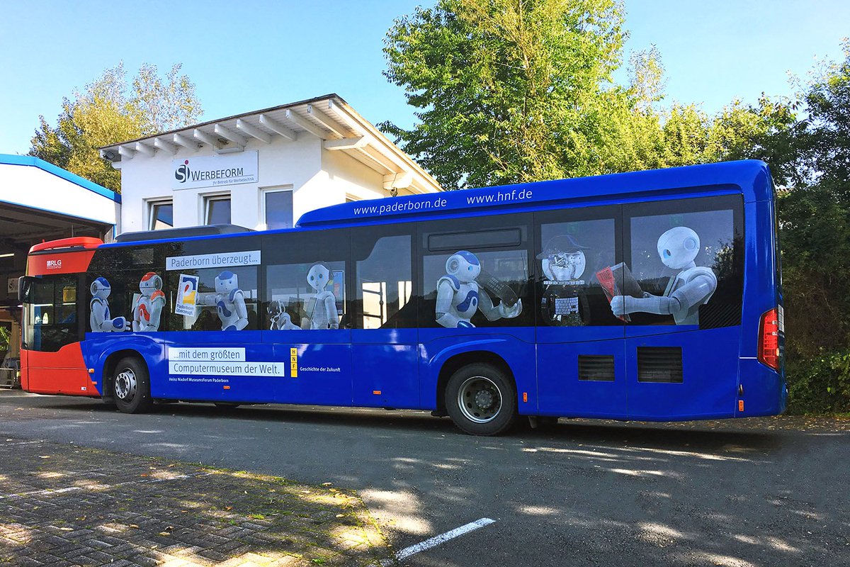 Hnf Paderborn Ab Jetzt Fahren Unsere Roboter Mit Dem Bus Im Sauerland Spazieren Machen Auf Das Hnf Und Unsere Schone Stadt Paderborn De Aufmerksam T Co Hioolonedm