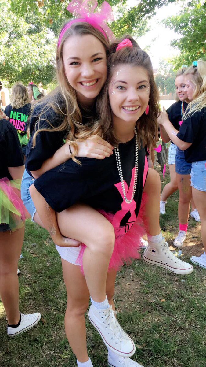 Dancelikemarisa's tweet photo. With recruitment coming up, all I can think about it how excited I was when I saw my little rush crushes running home to me😍❤️ #RushChiO https://t.co/7Y9j2CGHJO