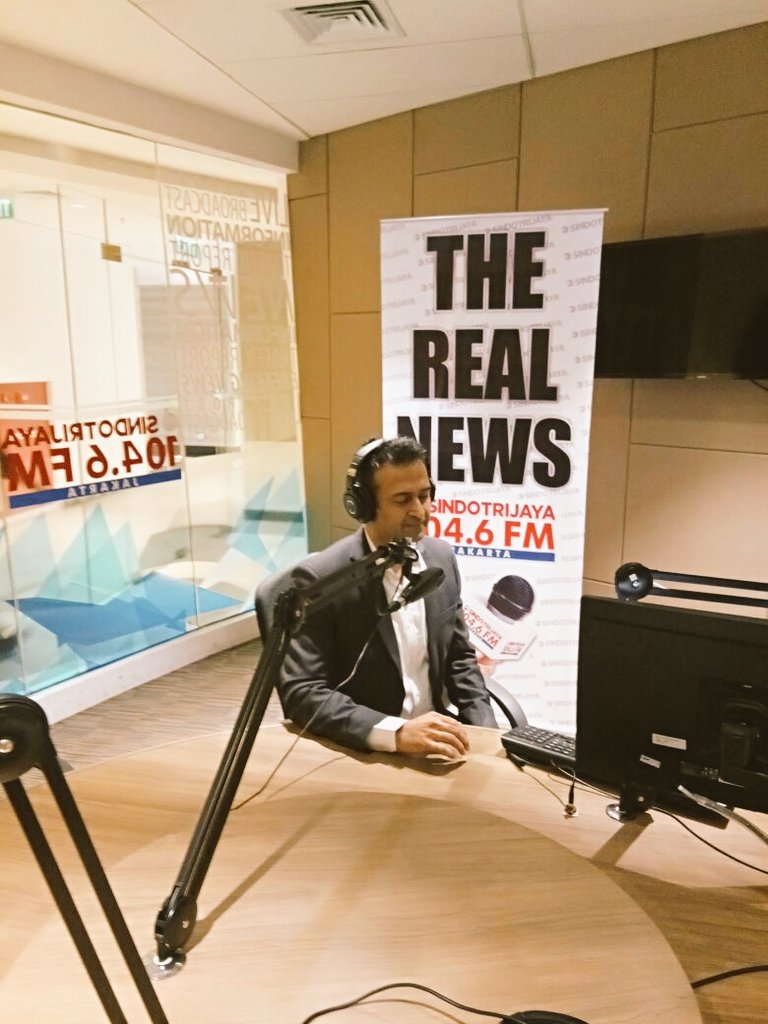 mnctrijaya's tweet photo. #TalkToCEO bersama @vishaltulsian (CEO @tunaikucom) on 104.6 Sindotrijaya FM. Tune in NOW.. 😉👍
Gabung Interaktif :
Sms/WA 0812.111.1046 https://t.co/ys67K1SBnN