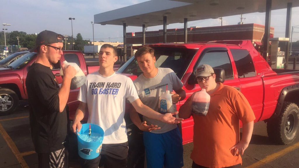 Brannon_85's tweet photo. Happy birthday to MrLion Order himself! Stay beautiful my friend and keep guarding lives! #SLSW @JratNC https://t.co/YSDhSTi0TB