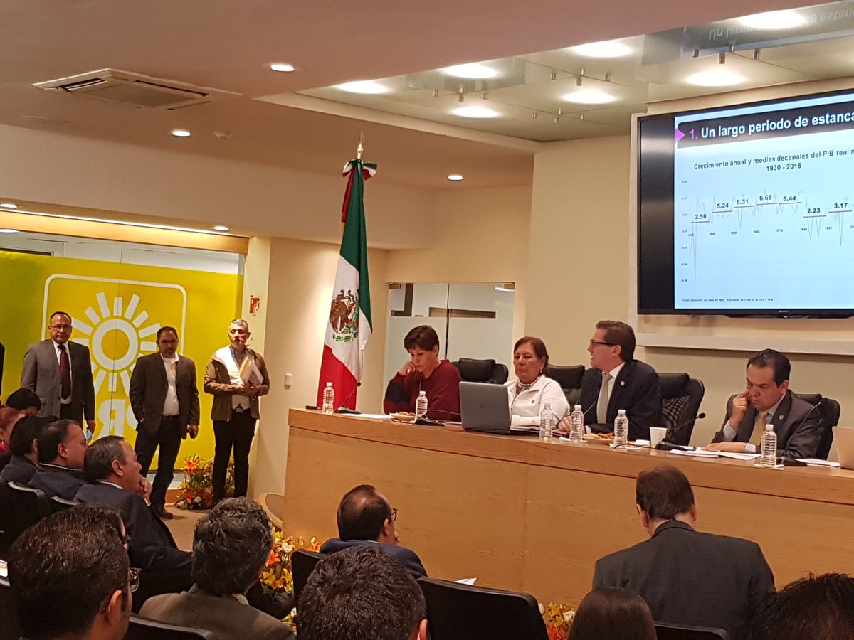 <a href="/Chertorivski/">Salomón Chertorivski</a> <a href="/PRDMexico/">PRD</a> <a href="/eva_cruz_molina/">EVA F. CRUZ MOLINA</a> <a href="/Tony_Michoacan/">Tony Martinez</a> <a href="/prdedomex/">PRD Estado de México</a> <a href="/PRD_CDMX/">PRD CDMX</a> Los salarios en México se quedaron muy bajos por manipulación política: <a href="/Chertorivski/">Salomón Chertorivski</a> #PlenariaPRD
