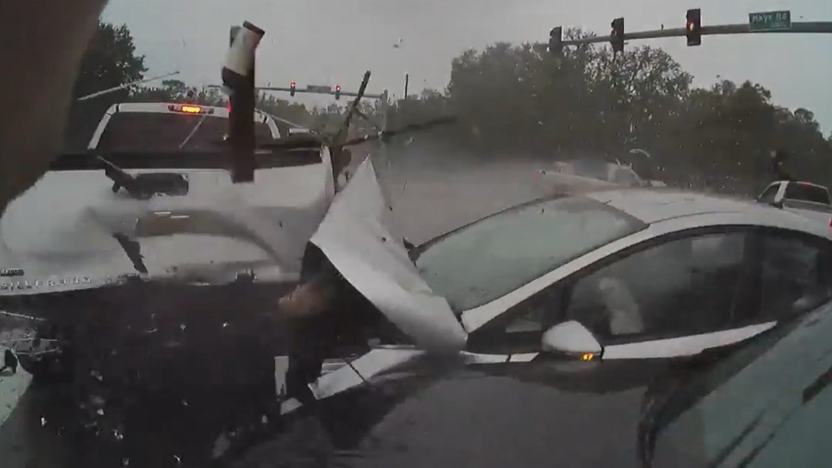 VIDEO: Shocking body cam video captures Fla. deputies injured in crash bit.ly/2x61OQ9 https://t.co/BdRj8HJh1a
