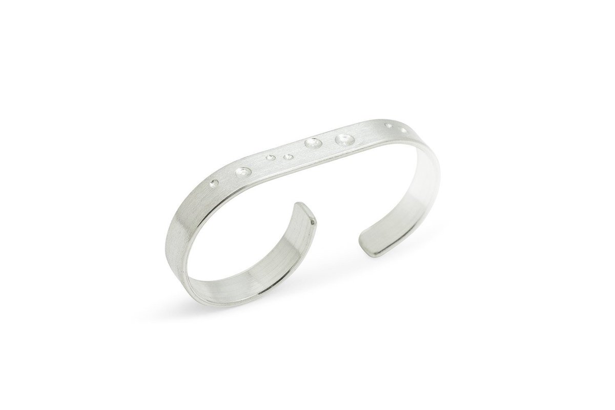 v2designworks's tweet photo. Brushed Silver Two Finger Ring, Modern Recycled Silver Double Ring https://t.co/JiYGx4GlYE #jewelry #TwoFingerRing https://t.co/w3XuC5231E