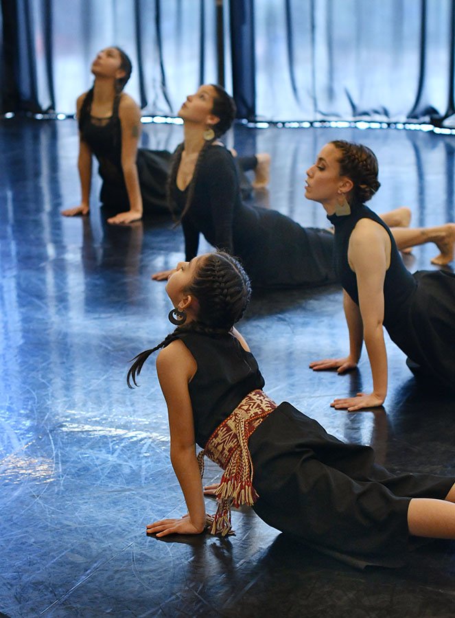 centroGAM's tweet photo. #Malen montaje de danza contemporánea que propone un encuentro sensible del cuerpo y la memoria ancestral mapuche https://t.co/PEFarSmYbj https://t.co/Hvc9Zl3GRJ