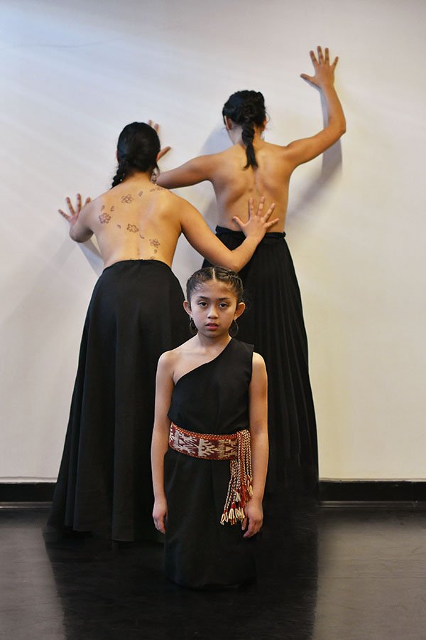 centroGAM's tweet photo. #Malen montaje de danza contemporánea que propone un encuentro sensible del cuerpo y la memoria ancestral mapuche https://t.co/PEFarSmYbj https://t.co/Hvc9Zl3GRJ
