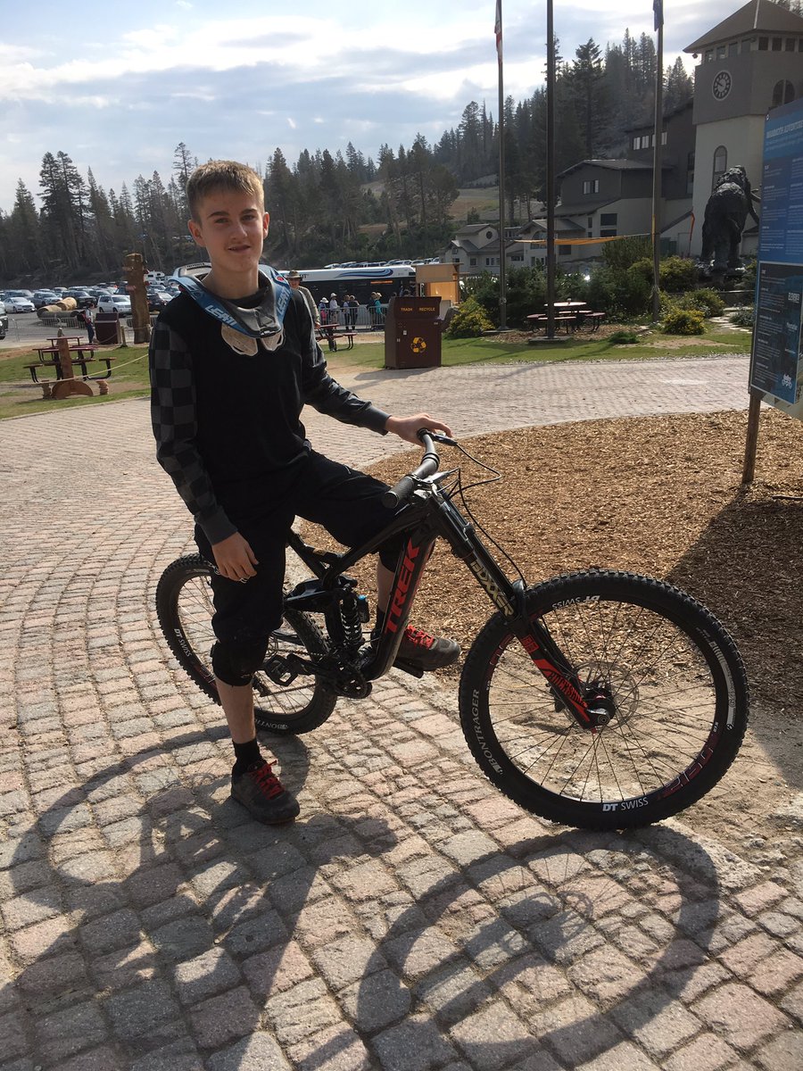 jo_shakespeare1's tweet photo. @thomshakey riding @MammothMountain @Firecrest_MTB @ https://t.co/LcMQqs0D3z