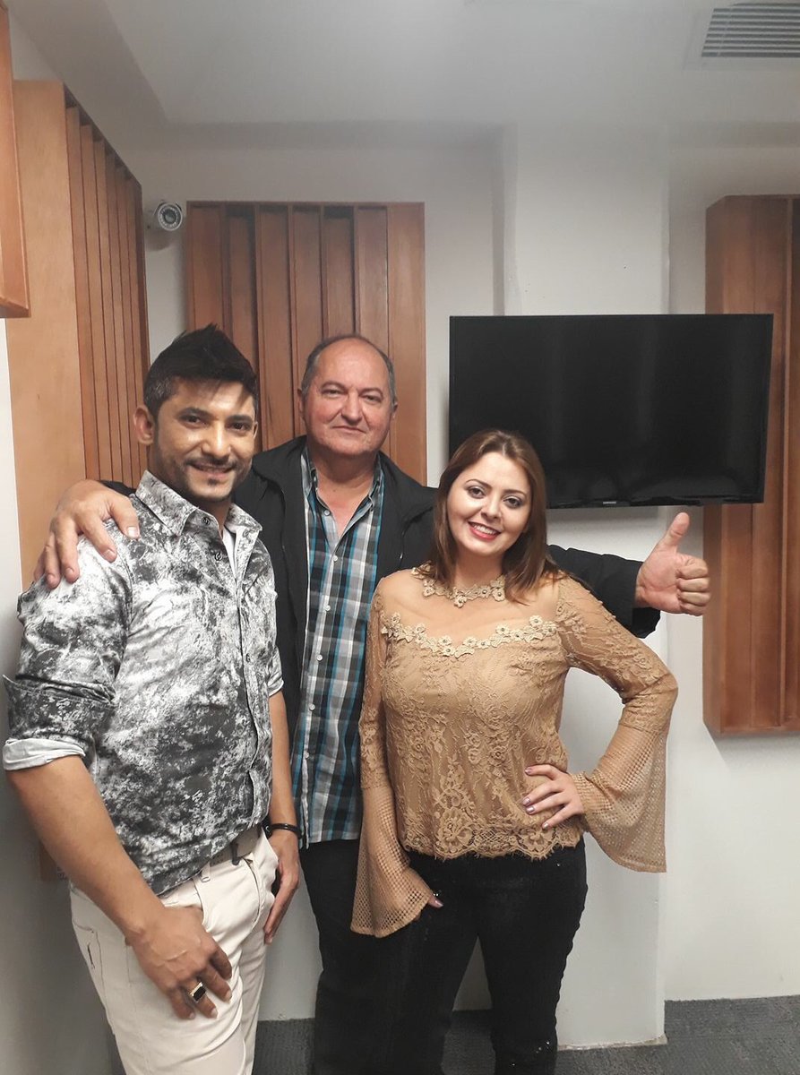 Entrevista na Radio Inconfidência na AM 880 e FM 100,9 com o locutor Múcio Bolivar. #marciaemaciel #sertanejo #musica #music #sertanejo