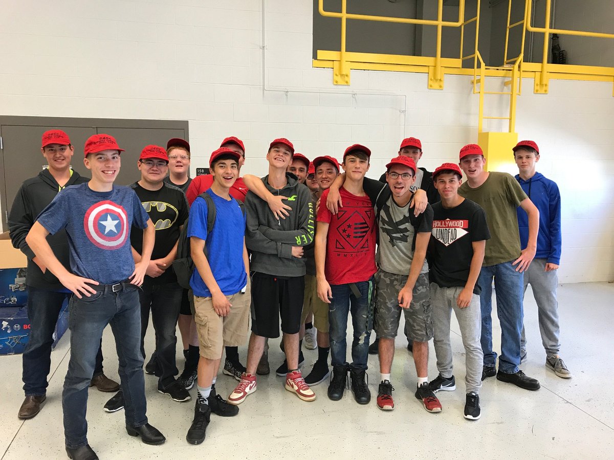 nickchatterton's tweet photo. The 2017-2018 Green Construction Crew https://t.co/pLEyRrgnXO