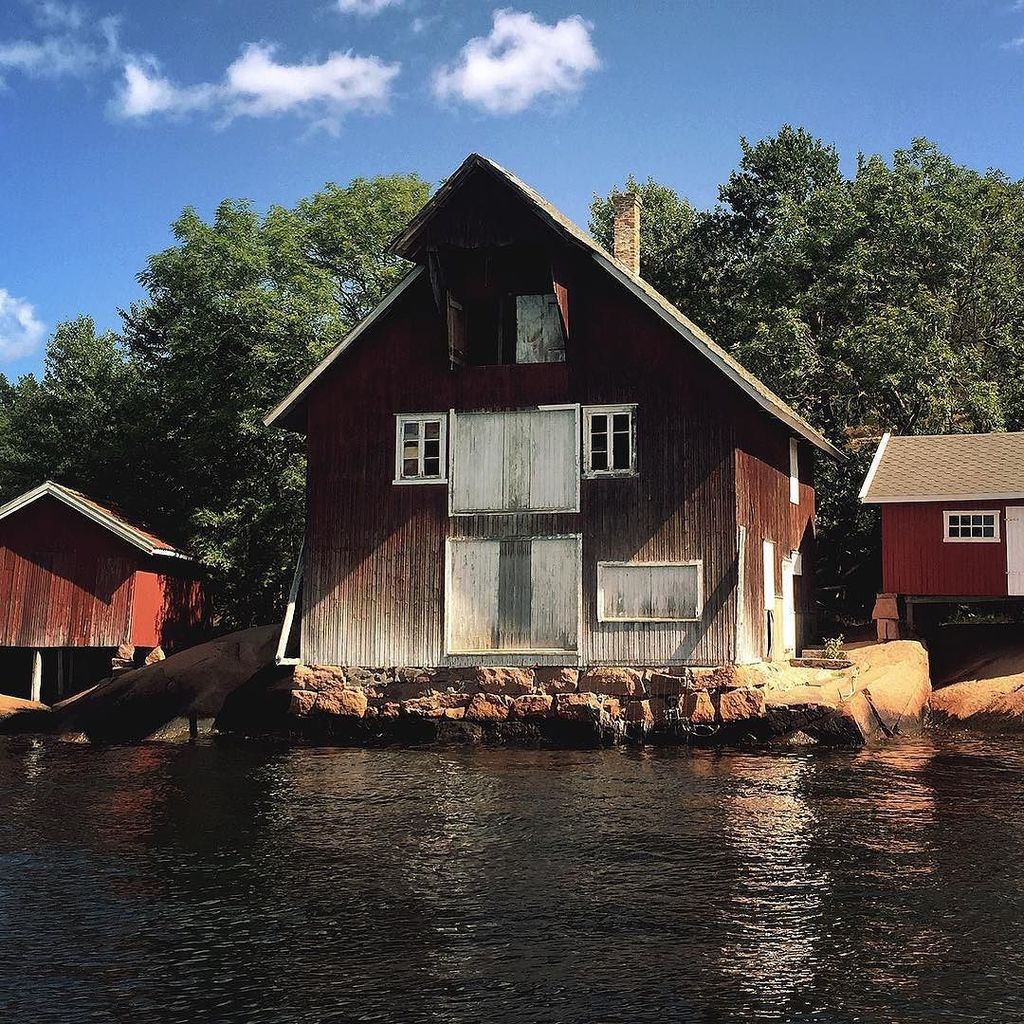 KajClausen's tweet photo. #boathouse #naust #sea #old #architecture #buildings #ilovenorway #norge #norges_fotografer #instagood #instalike … https://t.co/EFQpDCnOVm https://t.co/rz7jaRRH4d
