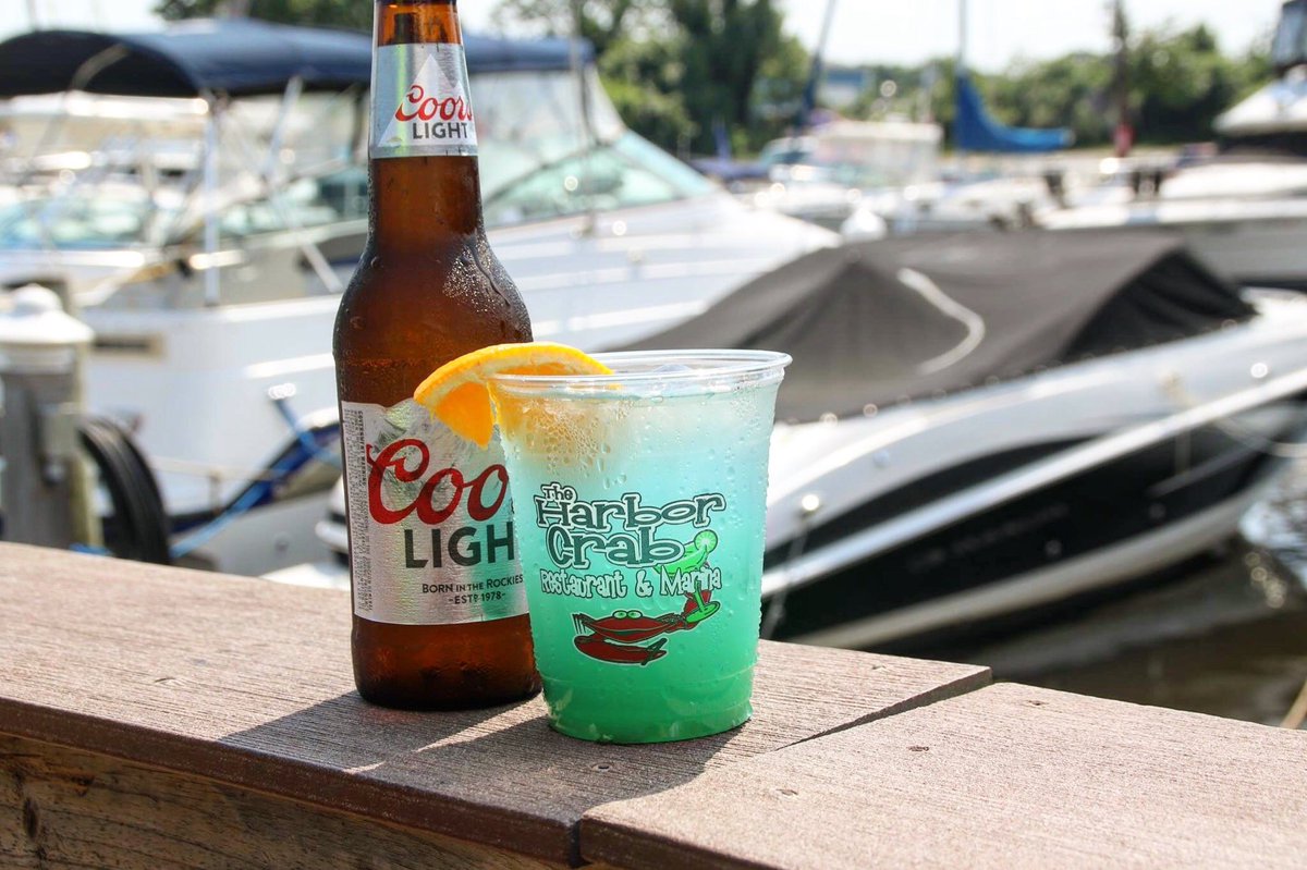 HarborCrabCo's tweet photo. Kick off Labor Weekend with our last #KillAKeg & Wing Night of the summer! 9pm in the bar free beer, wing specials & $4 Coors.
#Patchogue https://t.co/ULNIiAhaUU