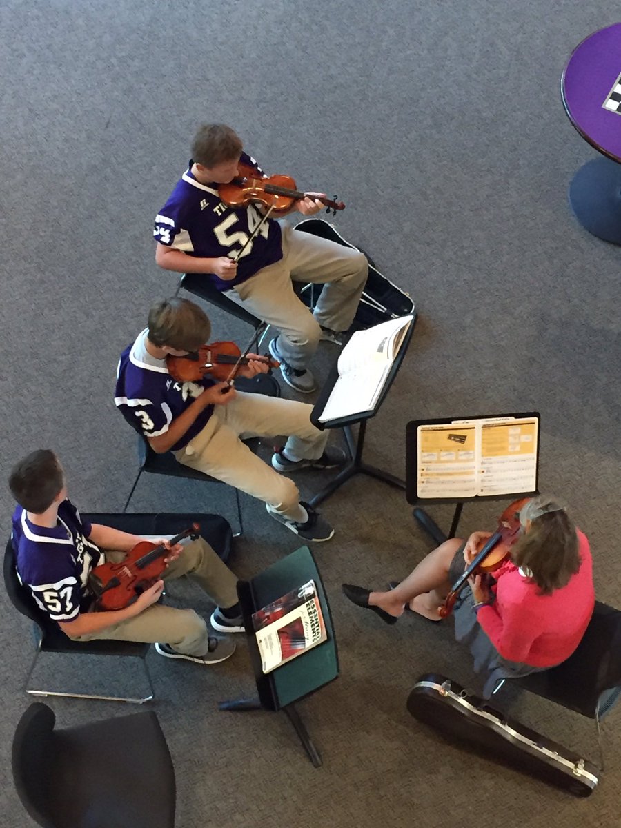bbell5's tweet photo. Love what this image represents, the journey is your own. #gameday #forwardeachday @DarlingtonTiger @Darfinearts https://t.co/igtPkLgeIq