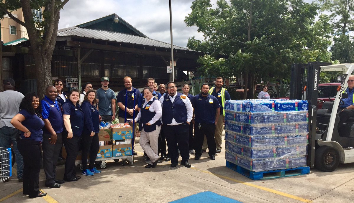 HumbleISD's tweet photo. Thanks to Mgr Steven Daniels and his Atascocita @Walmart crew for bringing pallets of food &amp; water to @TinRoofBBQ for donations!! https://t.co/dMvSpAWLGQ