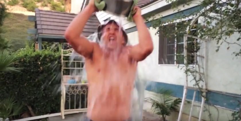 A3Noticias's tweet photo. 'Hot water challenge': el nuevo reto viral de echarse encima agua hirviendo que ya ha ocasionado varios muertos https://t.co/c2yN0YVXPr https://t.co/XnO1Bdj0g8