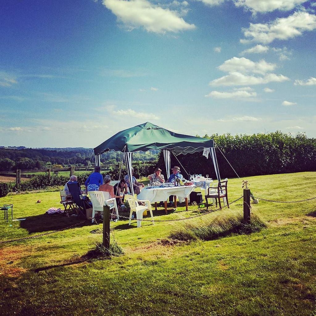 eddequincey's tweet photo. Our now traditional neighbourly picnic on Bank Holiday Monday. #summer #suttonfest #countryside #theshire https://t.co/Kiy3NxfzZN https://t.co/DjB5hwydl8