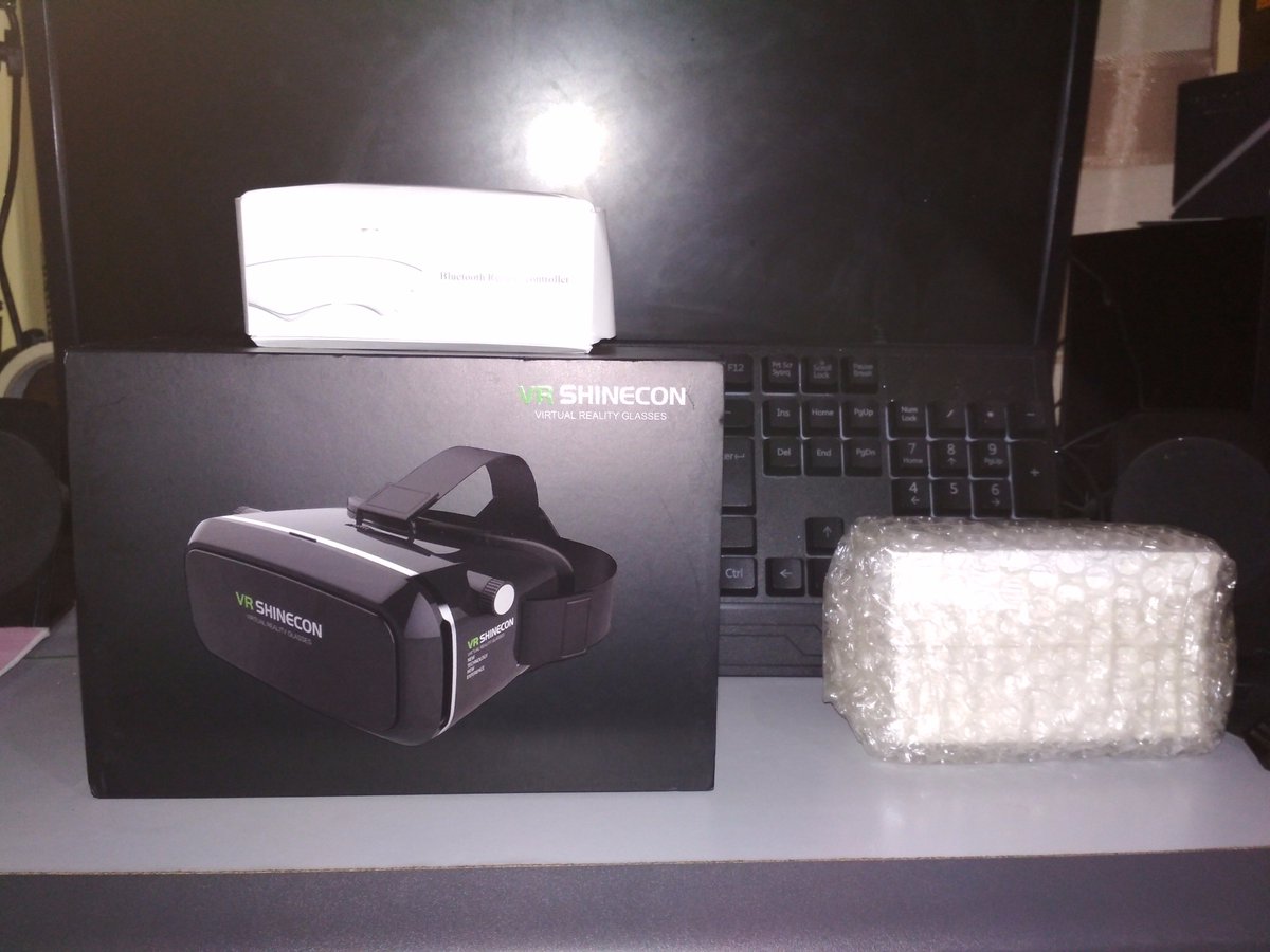 kramchaydig's tweet photo. Buying a VR headset :D https://t.co/eHjOPgdmxp