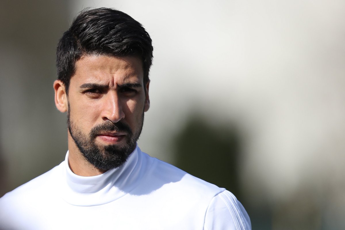 Kniereizung: <a href="/SamiKhedira/">Sami Khedira</a> fällt für #CZEGER am Freitag aus. Er bleibt im Kader &amp; zur Behandlung in Stuttgart. #DieMannschaft