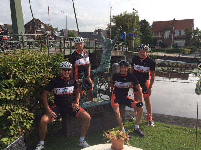 Vorige week prachtigmooi Rondje NL voor team <a href="/HotelRidderkerk/">Hotel Ridderkerk</a> hier bij Joop in Rijpwetering, op weg naar Texel.