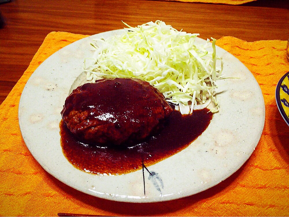 みなさんは知ってますか、セブンのハンバーグがドがつくほど美味しいってことを。