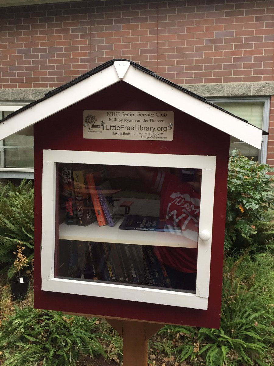 kimmis49's tweet photo. @mercerislandsd #MIHS #SeniorServiceClub little free library is now up and running https://t.co/DLYbURx27v