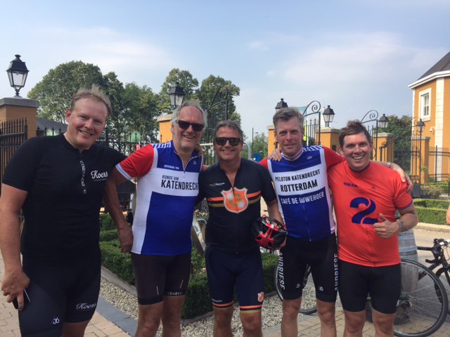 Afgelopen zondag in goed gezelschap van Tilburg naar Valkenburg getoerd. Guus een beetje uit de wind gehouden.....