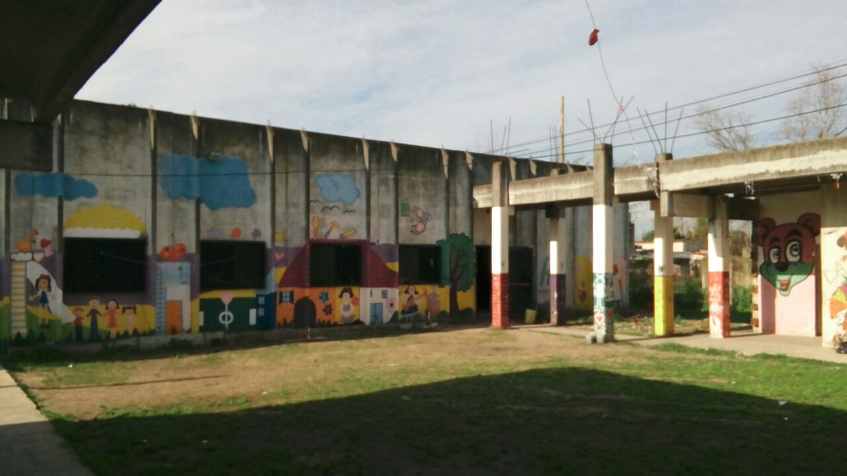 silenci___'s tweet photo. @ccivs_volunteer @mikysave @subiralsur @FundacionSES @sjnational En MonteChingolo 25 pequeñxs d la comunidad acuden diario a La Sartén por el Mango: el espíritu se nutre,sus voluntarios también #STEPccivs https://t.co/BeBlyrxq5k