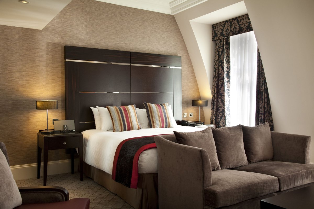 Book for seven nights or more, and we will include a complimentary room upgrade and breakfast! ow.ly/FrmM30eMOS0
