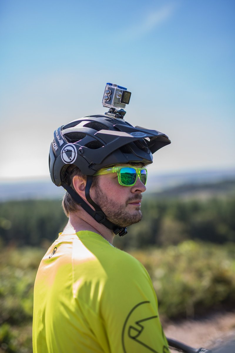 KitvisionUK's tweet image. KVAmbassador @RoboWebb  loves capturing his MTB footage with our Escape 4KW Action Camera and Helmet Mount! #LiveRecordRepeat